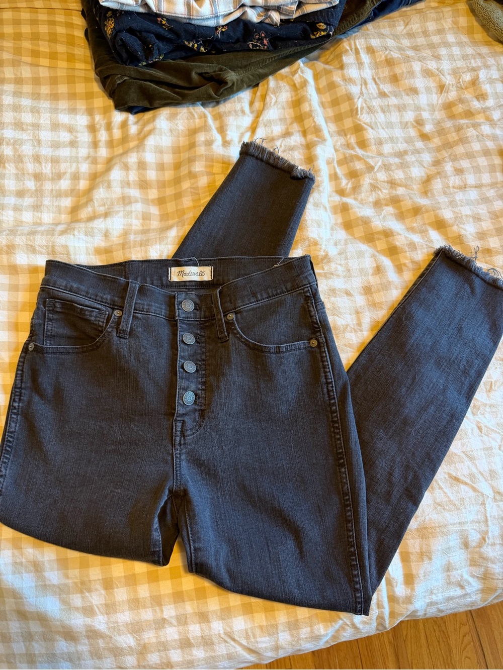 Madewell High-Rise Button-Fly Skinny Jeans in Dark Gray-Black